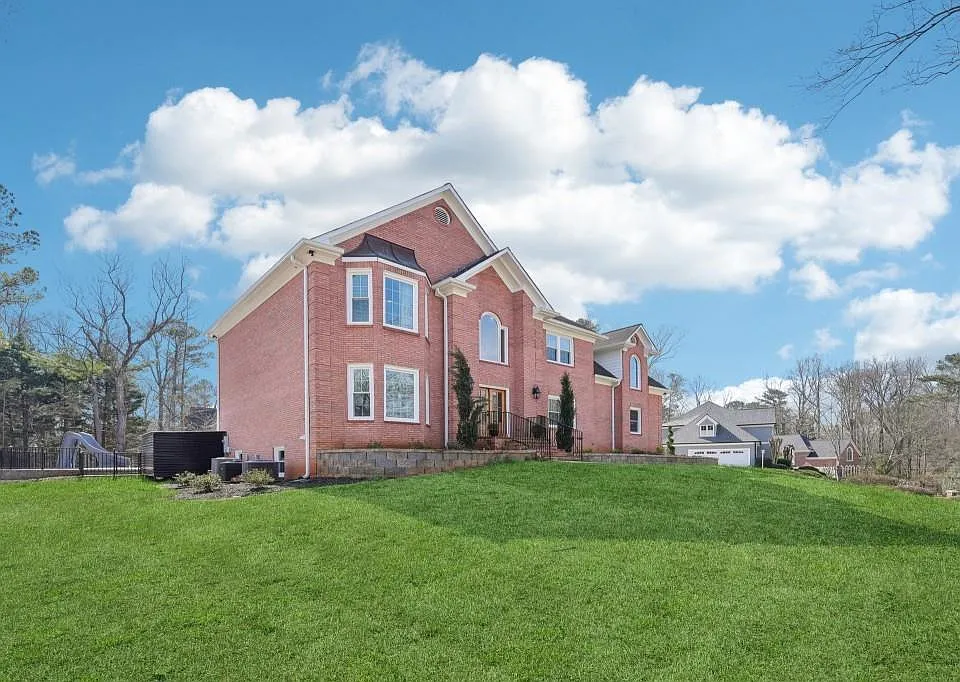 1600 Spring Arbor Ct SW