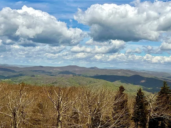 230 Twin Ponds Road, Banner Elk, NC 28604