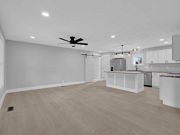 5th image of 307 Eastwood Dr