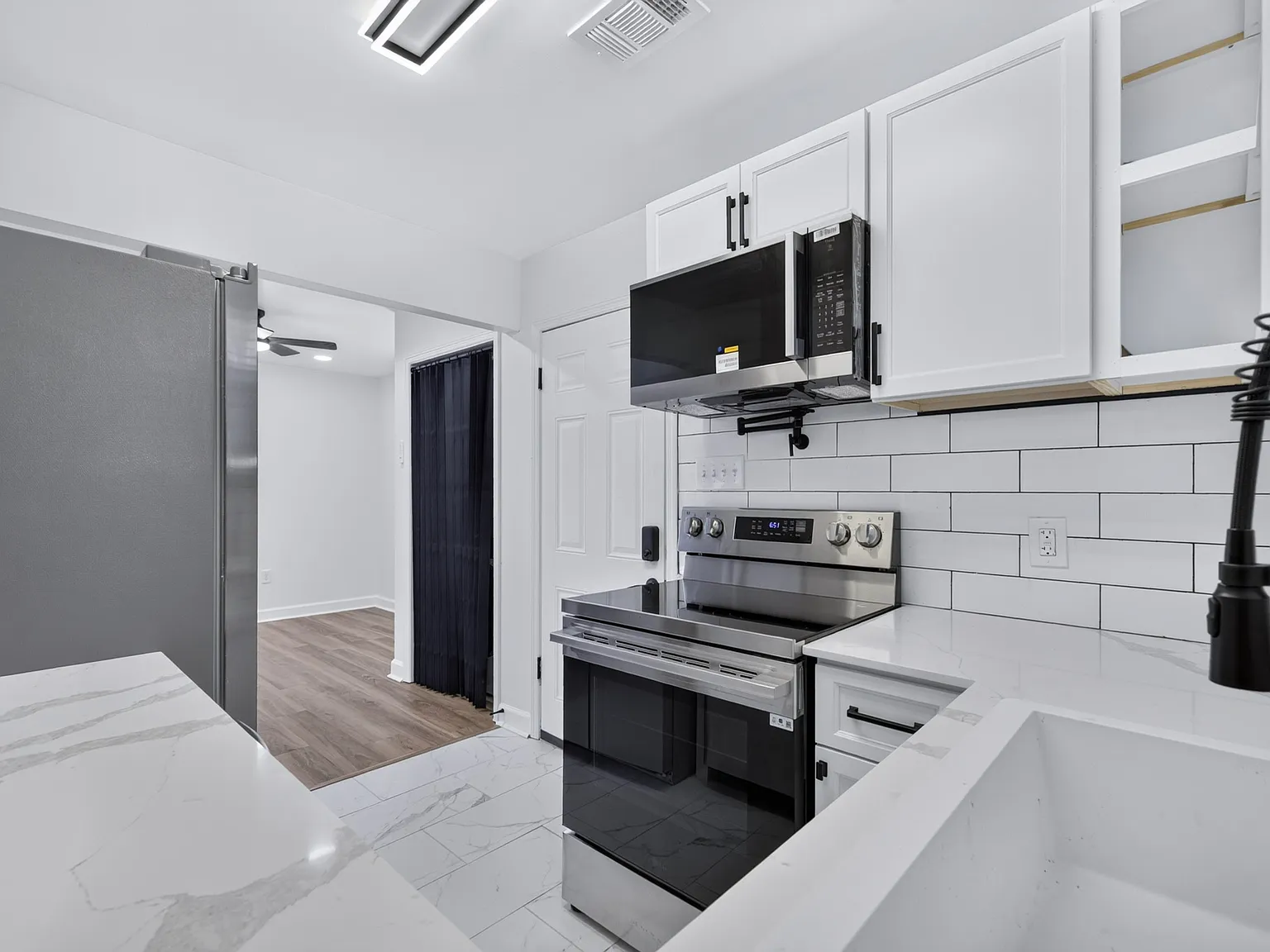 3 bed, 1650 sqft, $2,350 — Photo 2