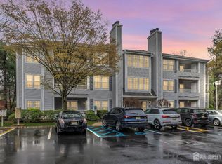 1012 Meadow Ct, Helmetta, NJ 08828