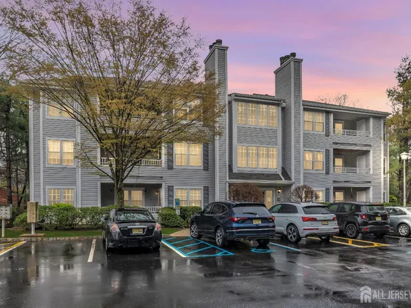 1012 Meadow Ct, Helmetta, NJ 08828
