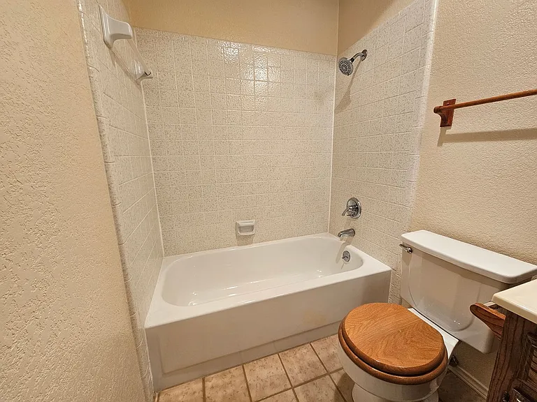 400 Hallmark Dr — Photo 20