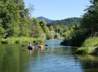 703 Redland Dr, Grants Pass, OR 97527