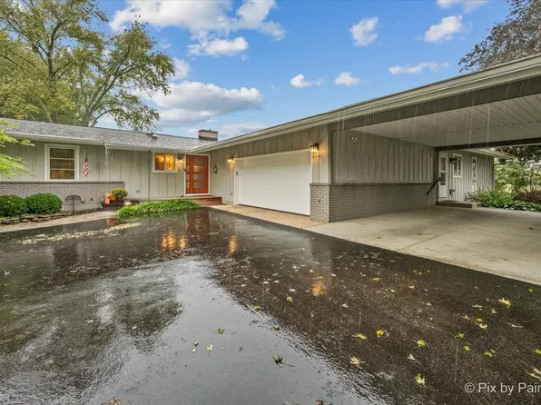 1070 Rose Ct, Woodstock, IL 60098