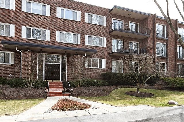 1st image of 90 Franklin Pl E APT 311