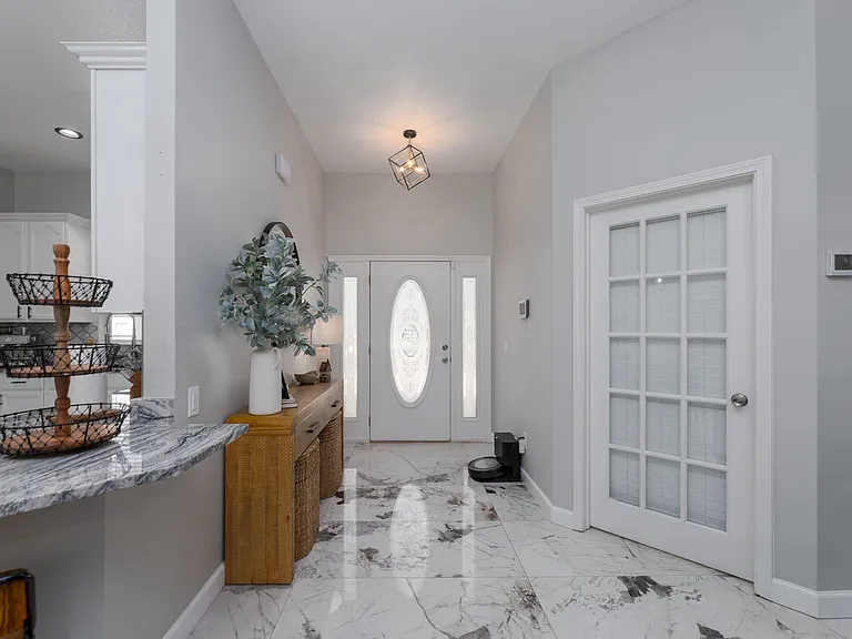 1489 Bluejay Dr — Photo 4