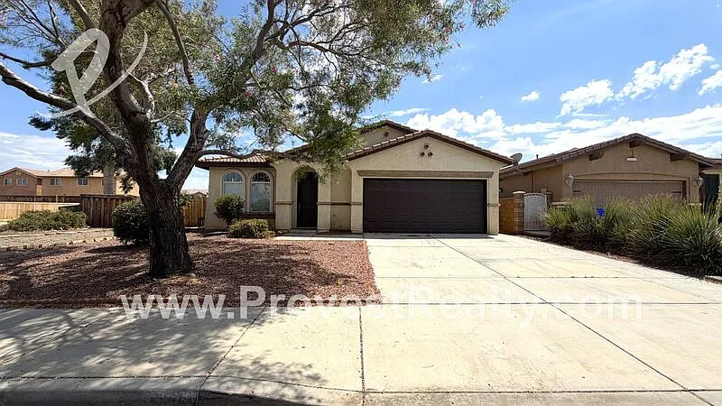 4 bed, 2.0 bath, 2200 sqft, $2,350 — Photo 2