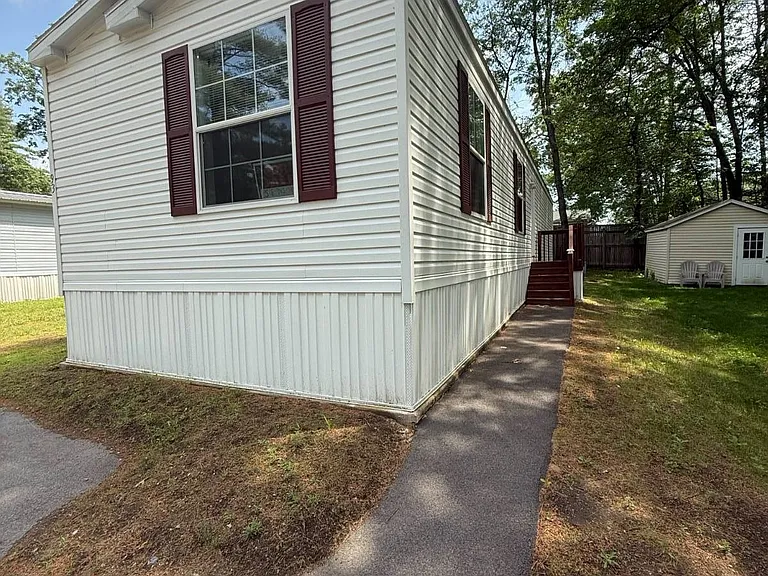 93 Curtis Ln — Photo 8