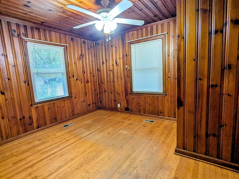 2203 Rosser Ter — Photo 7