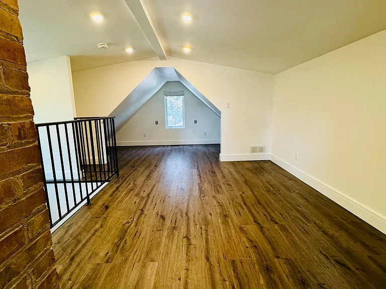 37 White Ave — Photo 9