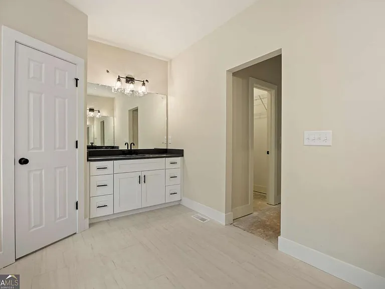 370 Ansley Dr — Photo 11