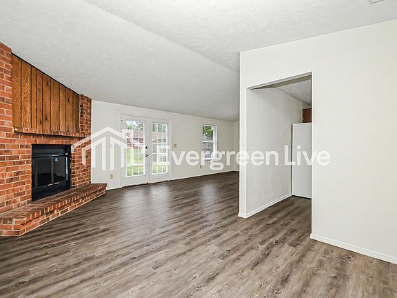 3rd image of 8298 Sunnyvale Cir