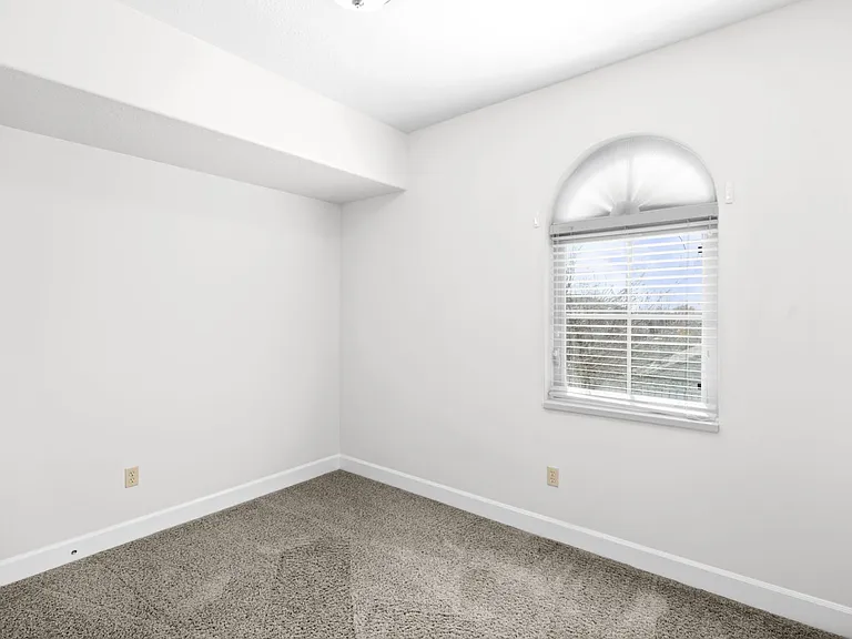 947 W 1010th St N #406 — Photo 11
