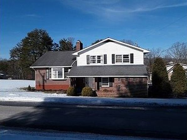 215 E Broadway St, Athens, WV 24712