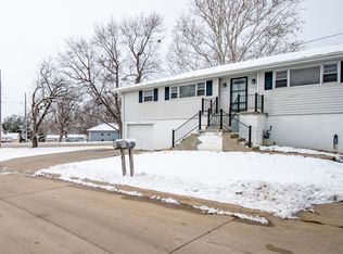 5914 Fay Blvd, Omaha, NE 68117