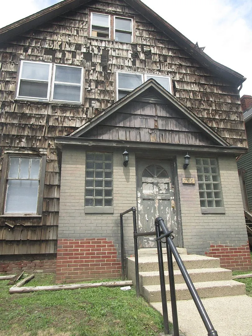 706 E. Jackson — Photo 2