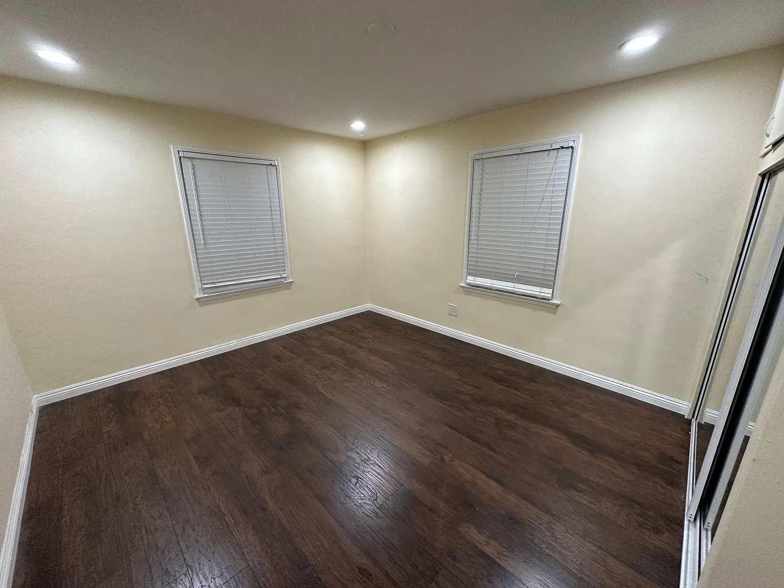 294 S Campus Ave — Photo 2