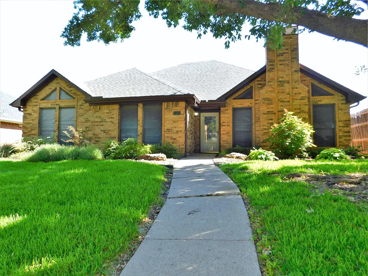 Building Photo - 2105 Sonata Ln