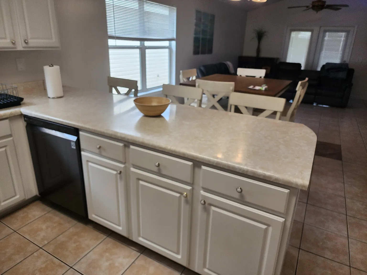 3 bed, 1351 sqft, $2,250 — Photo 3