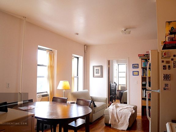 4th image of 664 Manhattan Ave