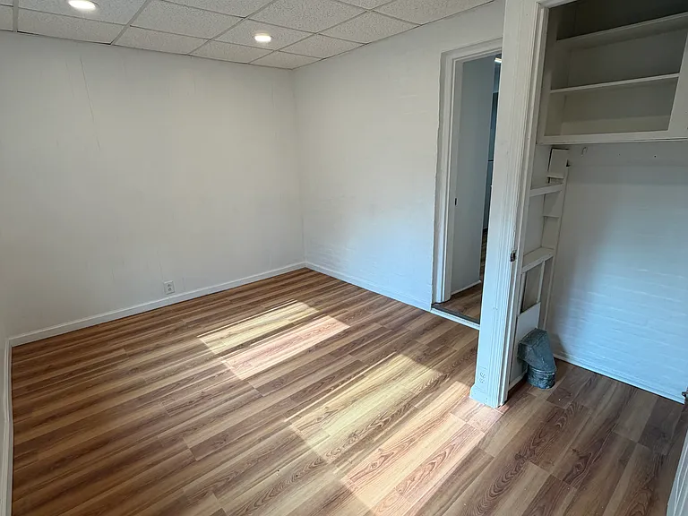 525 James St — Photo 6