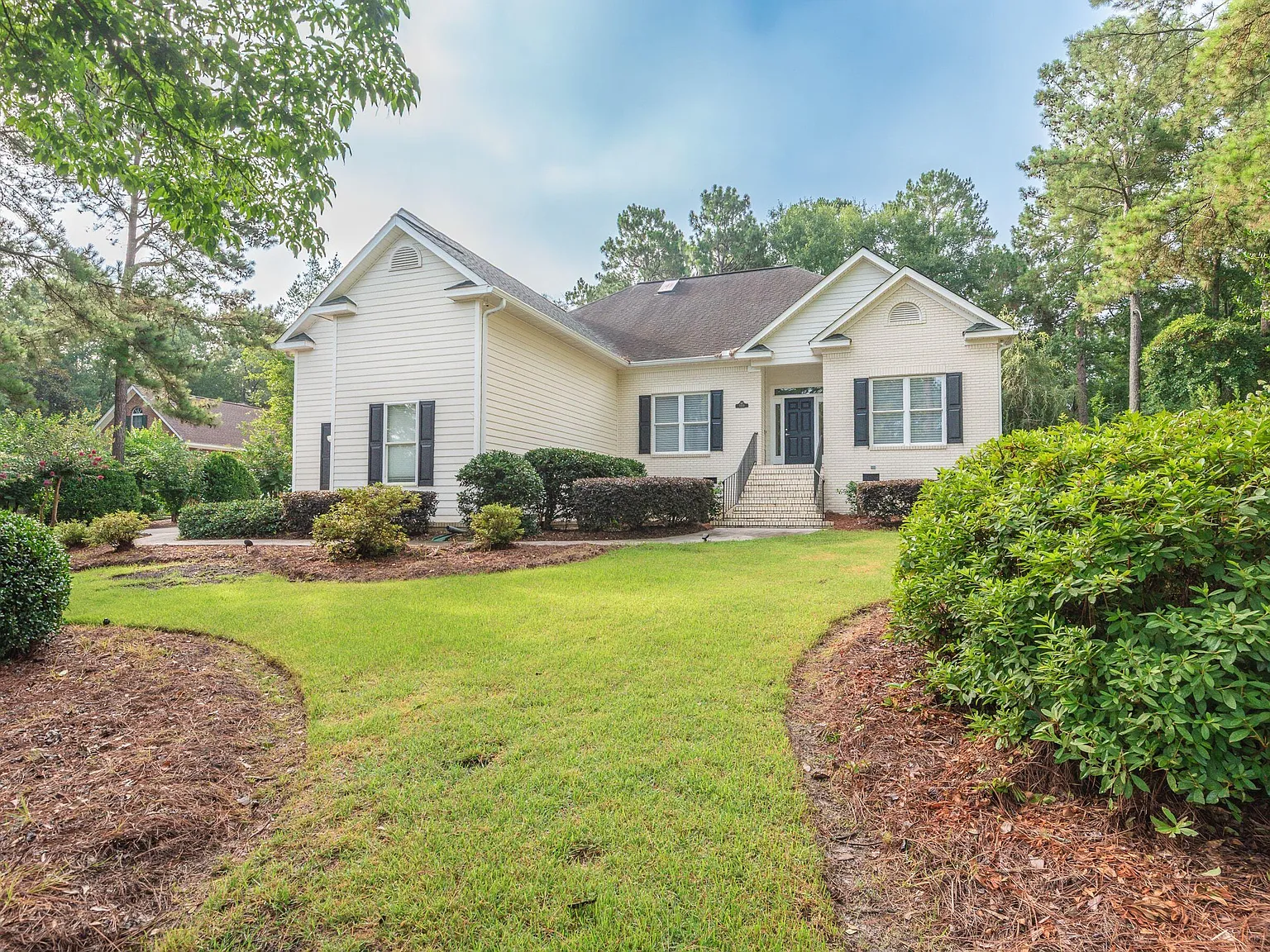 3 bed, 2.5 bath, 2370 sqft, $2,950 — Photo 3