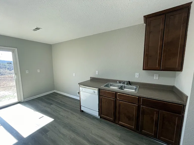 228 Whitestone Dr NE — Photo 7