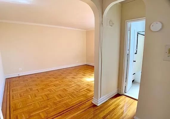 4th image of 25 Lefferts Ave APT 3