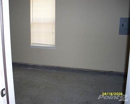 6063 E Neshoba garage