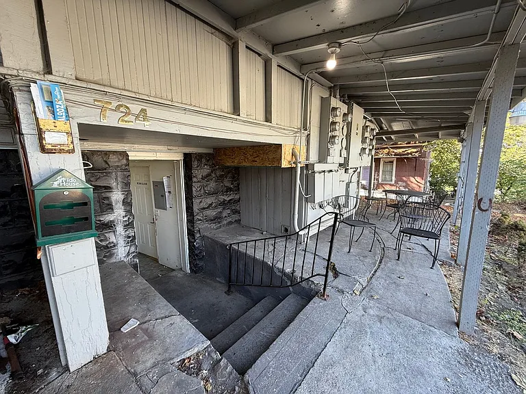 1204 West 8th — Photo 10