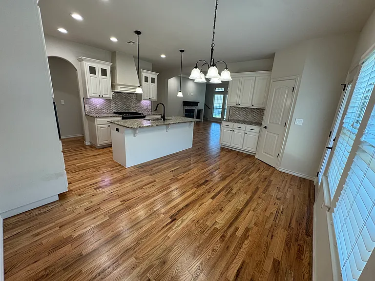 912 W Fargo St — Photo 10