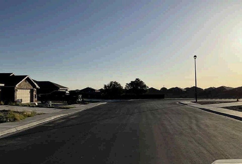 Exterior Neighborhood (street photo)