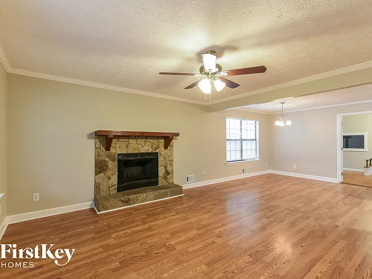 2763 Marcia Dr — Photo 3