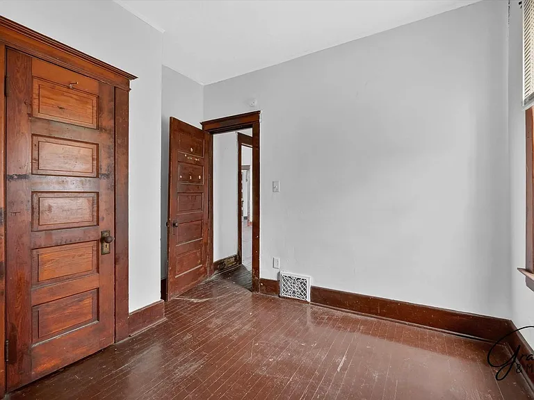 127 W Buena Vis — Photo 21