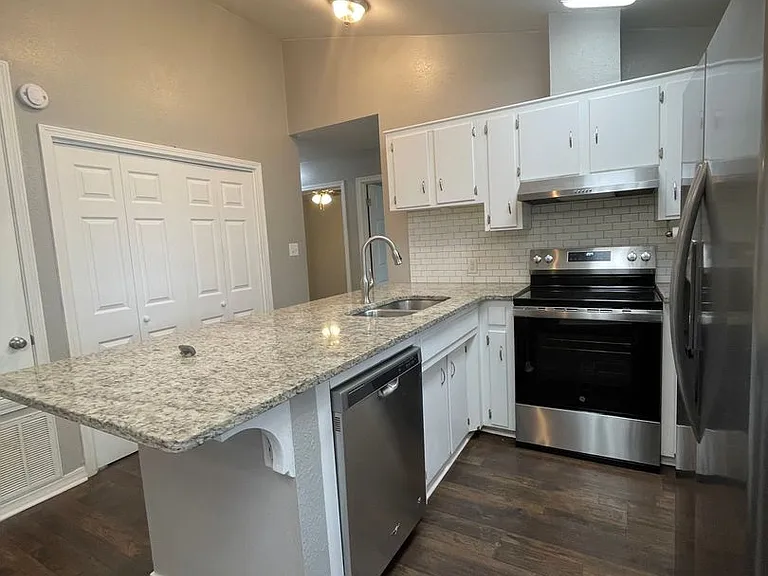 5302 Lauri Ln — Photo 8