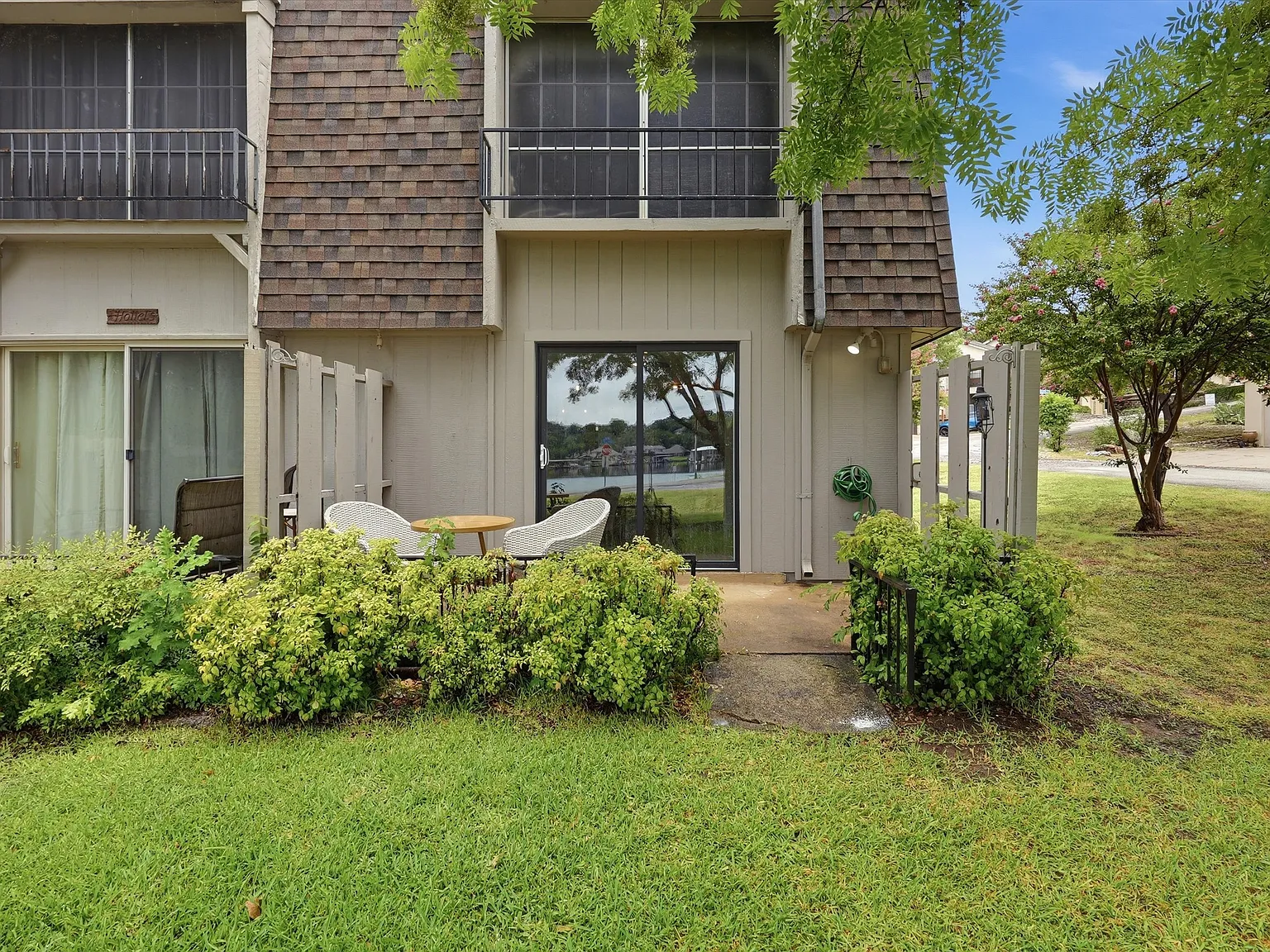 2 bed, 1.5 bath, 1188 sqft, $1,850 — Photo 1