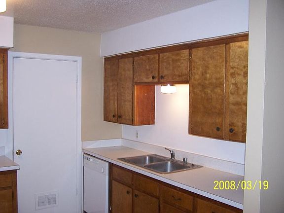 4th image of 1714 Elkhart Ave APT C