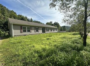 238 Country Ln, Amma, WV 25005