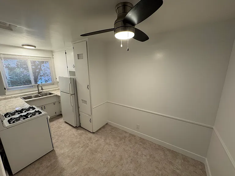 6000 Franklin Avenue — Photo 11