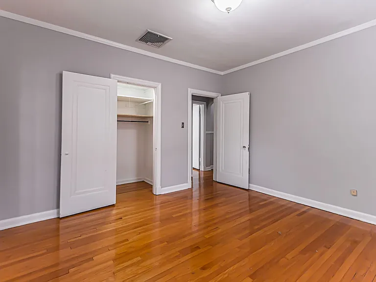 (292) 7366 Pershing — Photo 16
