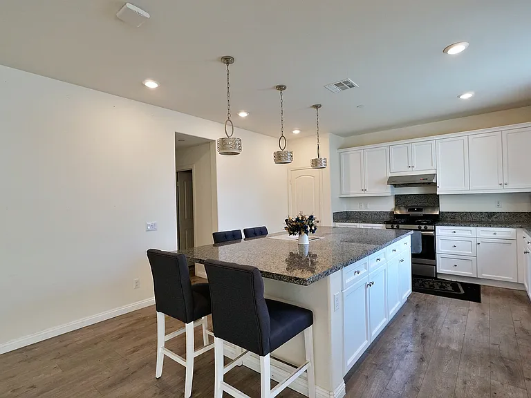 3176 E Olympic Dr — Photo 4
