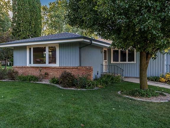 3rd image of 3707 Barlow Ct