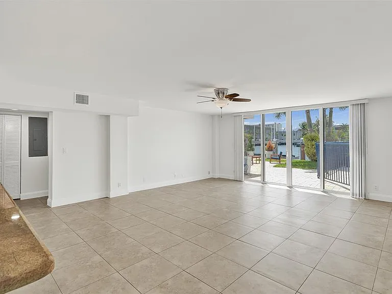 1717 N Riverside Dr #1 — Photo 10