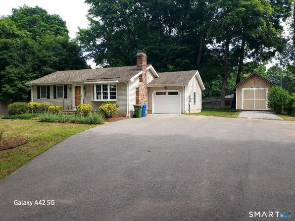 18 Maple Avenue, Essex, CT 06426