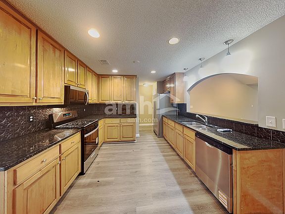 3rd image of 2075 Reserve Pkwy