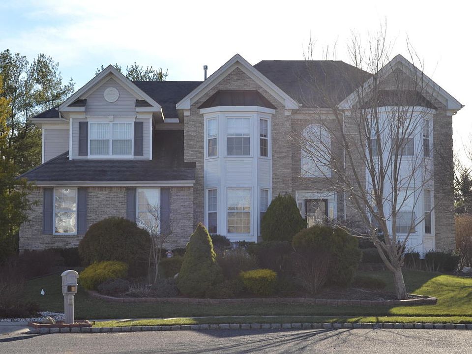 2nd image of 22 Victoria Cir