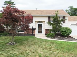8 Craig Dr, Laurel Springs, NJ 08021