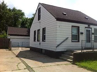 3 bed, 859 sqft, $1,000 — Photo 1