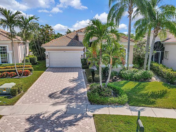 3rd image of 6887 Fairway Lakes Drive